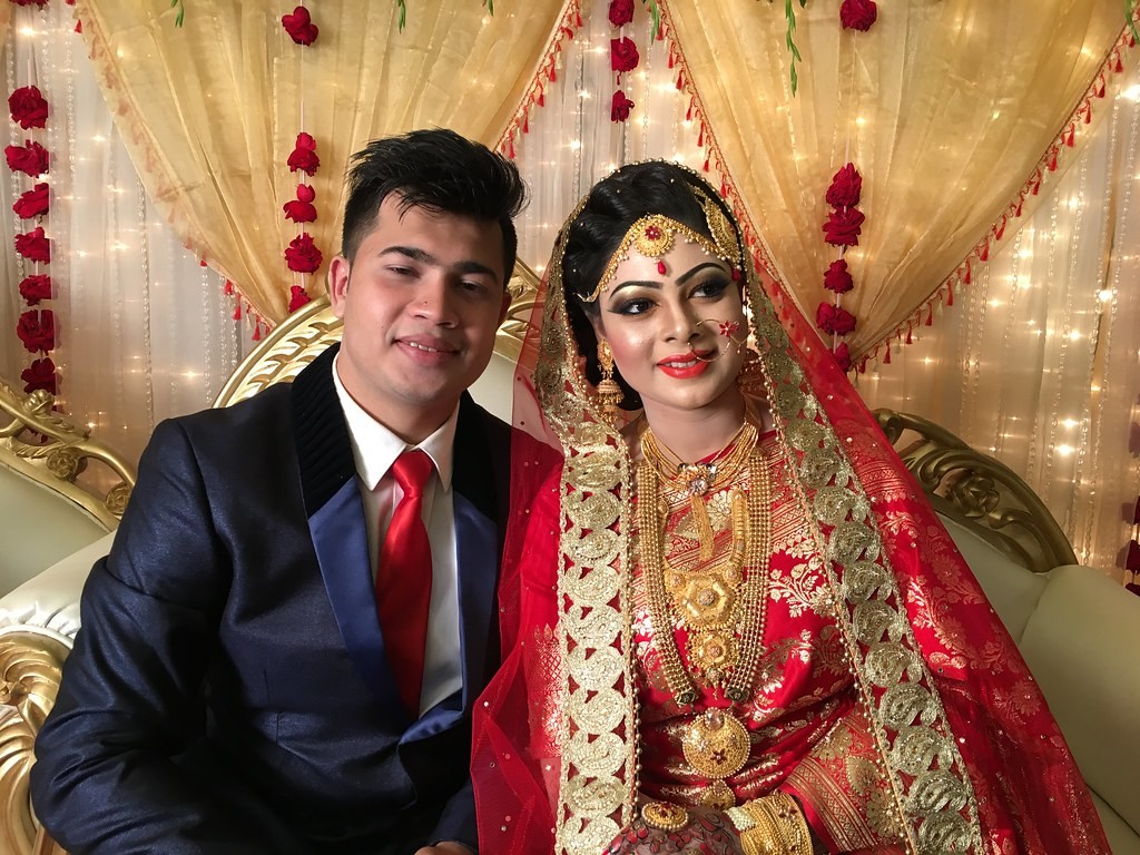 আমাদের সুখের গল্প